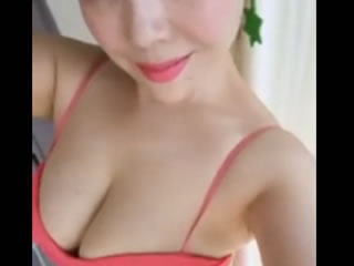 曲線玲瓏嫩妹自拍揉乳